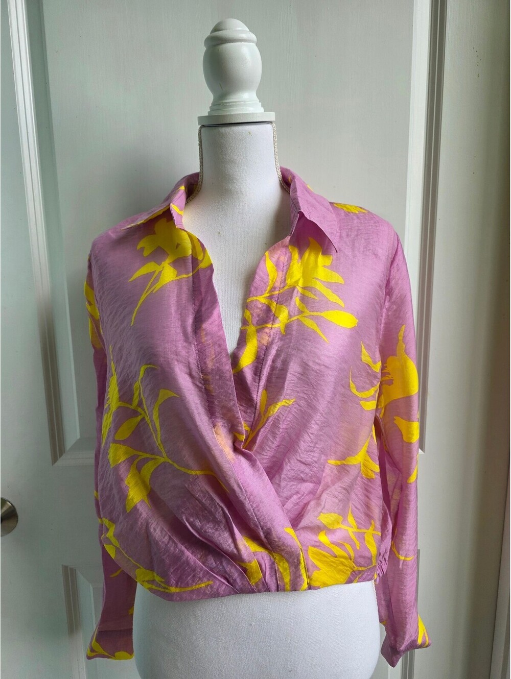 CAbi Drift Lilac &Yellow Floral Wrap Blouse Cropped w/ Elastic Waist, Size Small